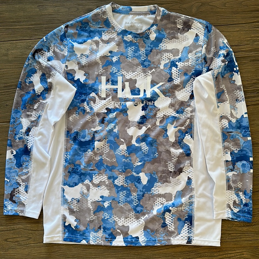 Huk Performance Fabrics rash guard / fishing camo shirt